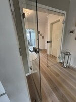 Glastür zum Wohn- und Kochbereich