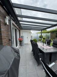 Terrasse überdacht mit elektrischer Beschattung