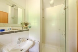Gäste-WC mit Dusche