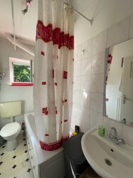 Badezimmer mit Wanne