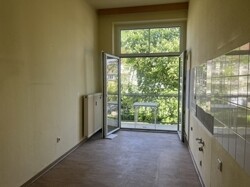 Blick Kueche zum Balkon