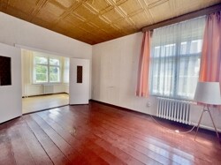 Wohnzimmer mit Blick zum Esszimmer