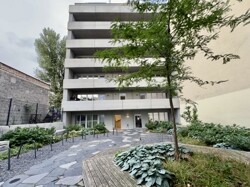 Hausvorderseite mit Garten