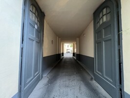 Einfahrt zu den Hinterhäusern