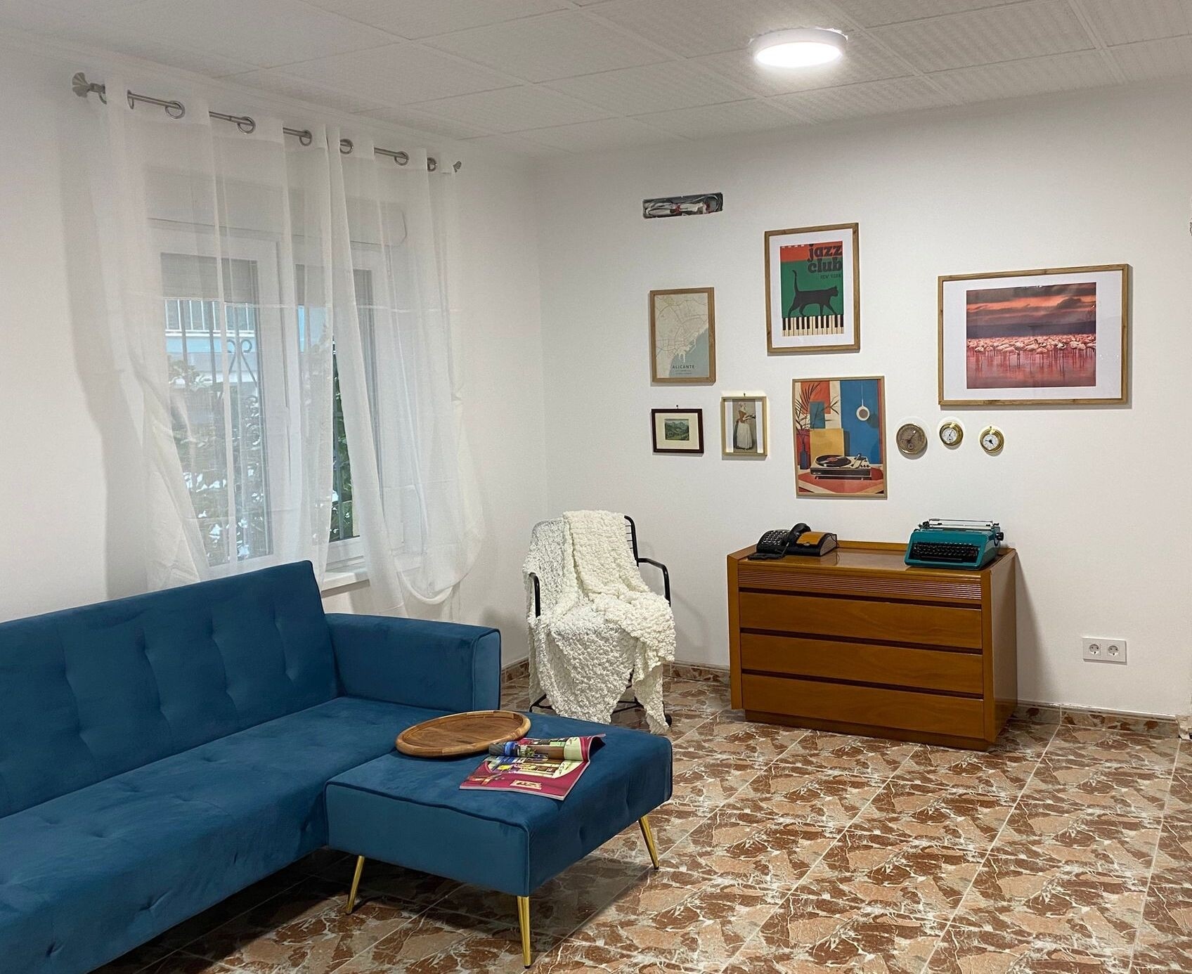 EINBLICK IN WOHNZIMMER