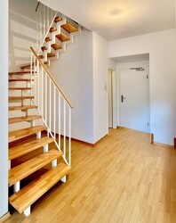 LUR IM EG MIT INNENTREPPEN