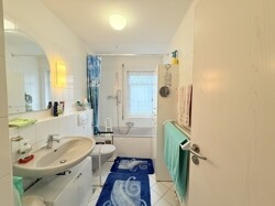 Badezimmer_Weitwinkel