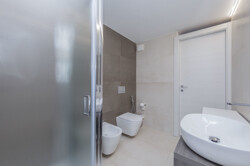 APARTMENT BATHROOM