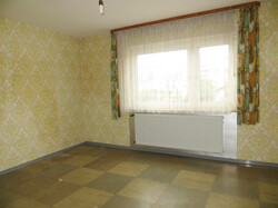 Schlafzimmer 8