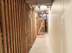Kellerraum mit Holzverschlag
