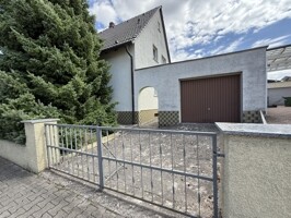 Einfahrt zur Garage