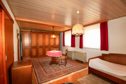 Schlafzimmer OG mögl zu 2 Zi