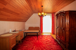 Schlafzimmer mit Zugang Balkon
