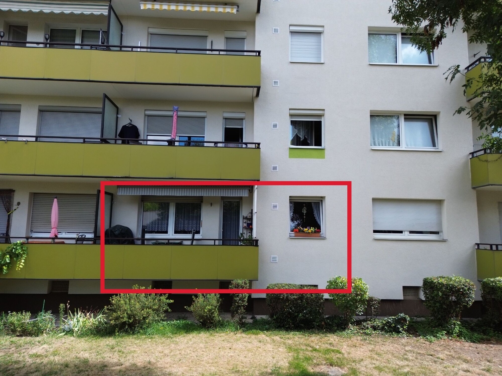 Drohnenaufnahme Balkon markiert