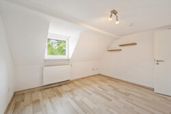 Schlafzimmer DG