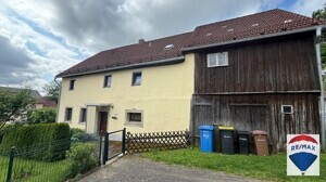 Hausansicht mit Eingangstür