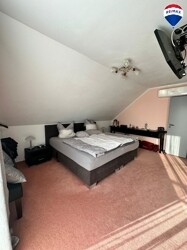 Schlafzimmer DG