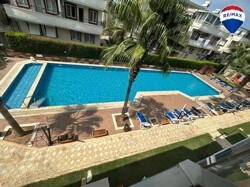 Blick zum Pool / Havuz Manzarası