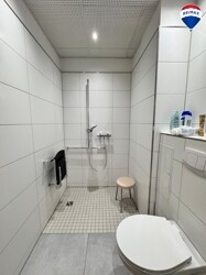 Büro-Badezimmer