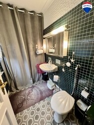 Badezimmer mit Badewanne EG