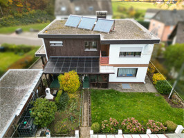 Luftbild Rückseite mit Solaranlage und Dachheizung
