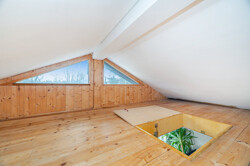 Stauraum oberhalb des Schlafzimmers und Arbeitszimmers