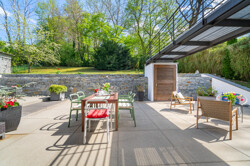 Terrasse mit Gartenblick