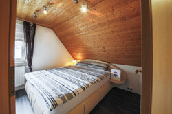 Schlafzimmer 1 DG