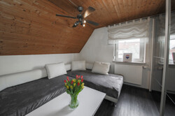 Schlafzimmer 2 DG
