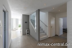 Diele mit Blick zum Speise-/Wohnzimmer