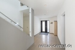 Diele mit Blick zum Hauseingang