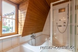 Bad (Wanne und Dusche)