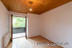 Separates Büro mit Zugang zum Balkon