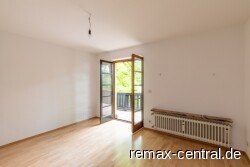 Schlafzimmer mit Zugang zum Balkon