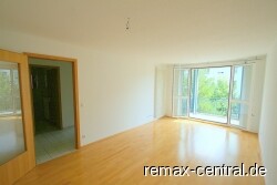 Wohnzimmer mit Balkonaussicht
