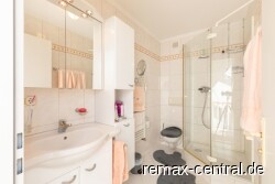 Badezimmer mit Dusche