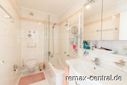 Badezimmer mit Badewanne