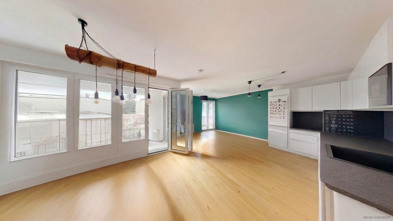 Wohnzimmer + offene Küche