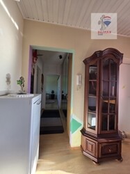 Flur mit Einbauschrank im Gang vor dem Schlafzimmer
