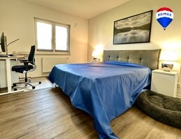 Schlafzimmer mit Blick in den Garten