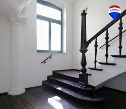 Treppe zu den Wohnungen