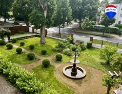 Vorgarten mit Brunnen