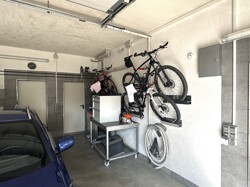 Fahrradhalterungen in Garage 2