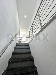 Treppe hoch ins DG