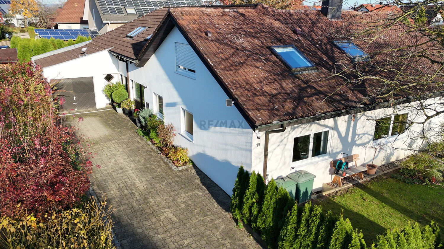 Aussenansicht mit Garage