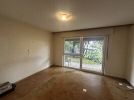 Zimmer EG mit Ausgang auf Terrasse