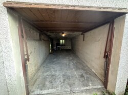 Garage mit elek. Tor