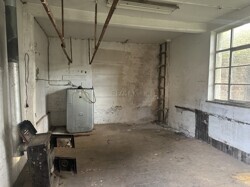 Lagerraum neben Werkstatt