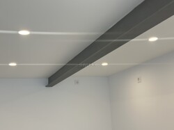 Lichter und Stahlträger hinteres Haus