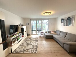 Wohnbereich mit Augang auf Terrasse